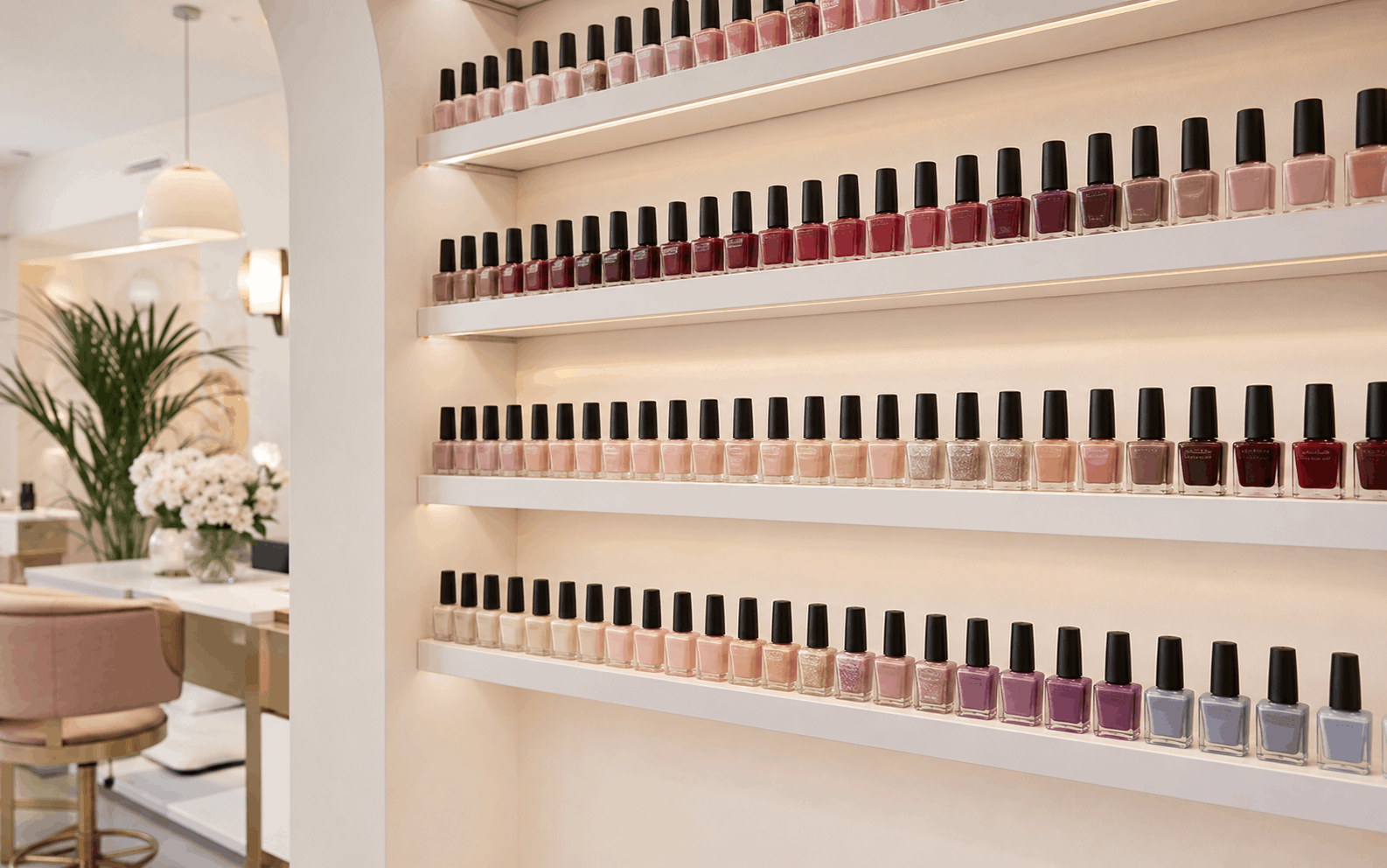 Sélection de couleurs de vernis dans le salon